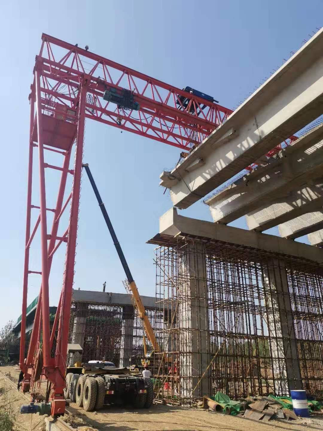 中铁四局重遵高速扩容项目2标项目部