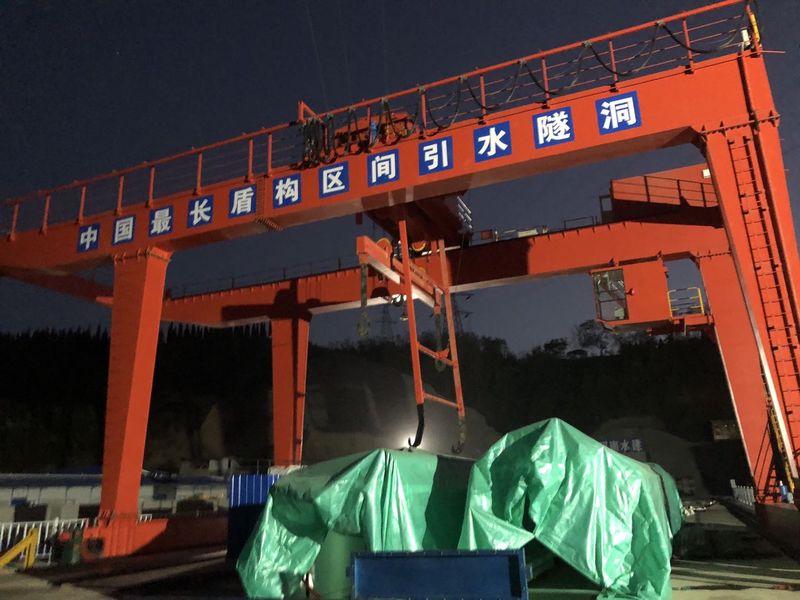 盾构施工用通用门式起重机大钩扁担动滑轮更换