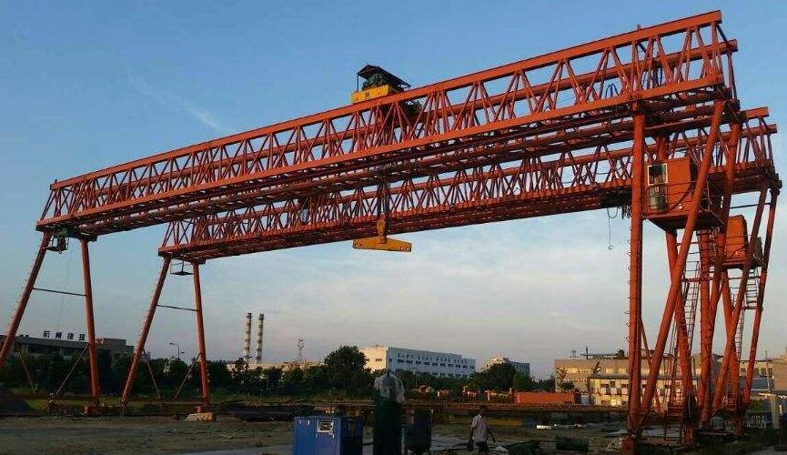 二手MG100/10T龙门吊龙门吊轨道跑偏的原因及预防