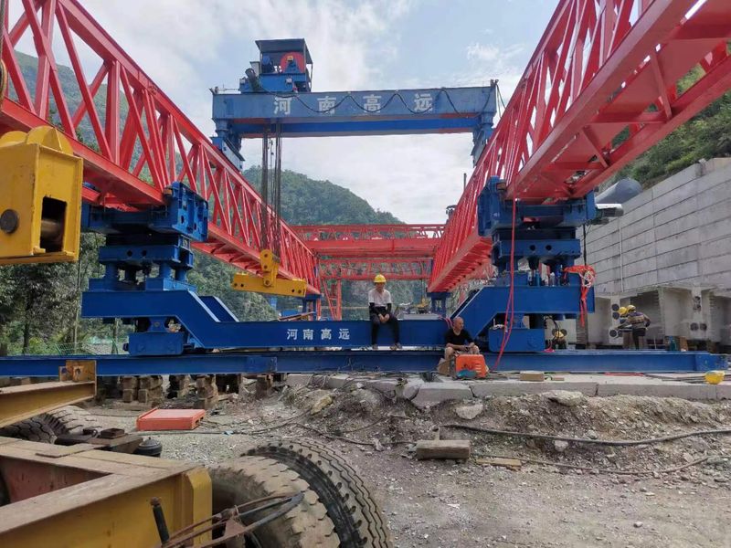 JHX-TZ2标段GYLQ200T-40M自平衡过跨架桥机