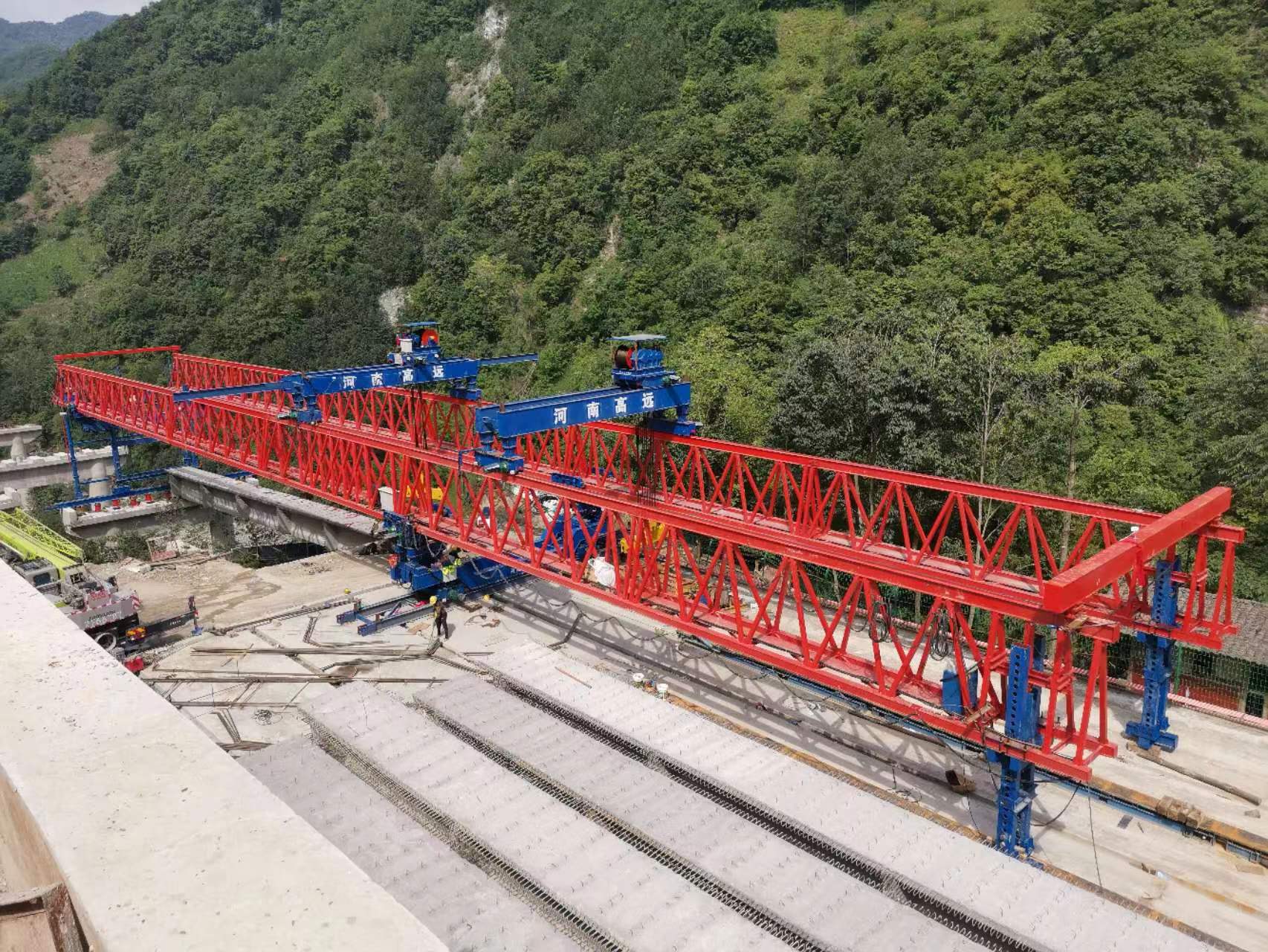 GYLQ200T-40M自平衡过跨架桥机