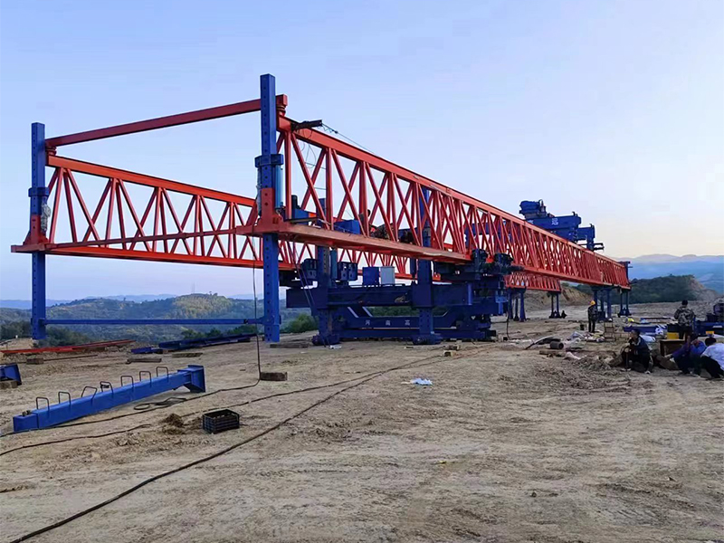 山西路桥离隰高速GYLQ200T-40M自平衡过跨架桥机