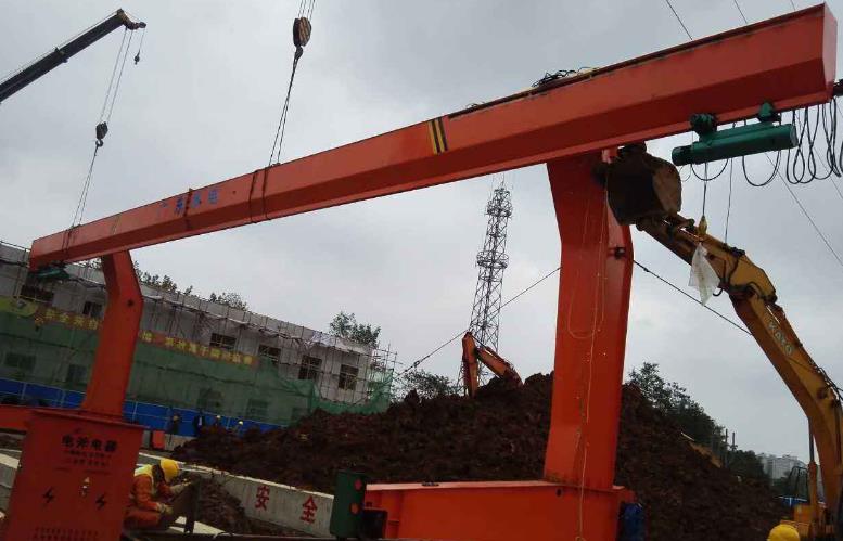 L型偏挂门式起重机