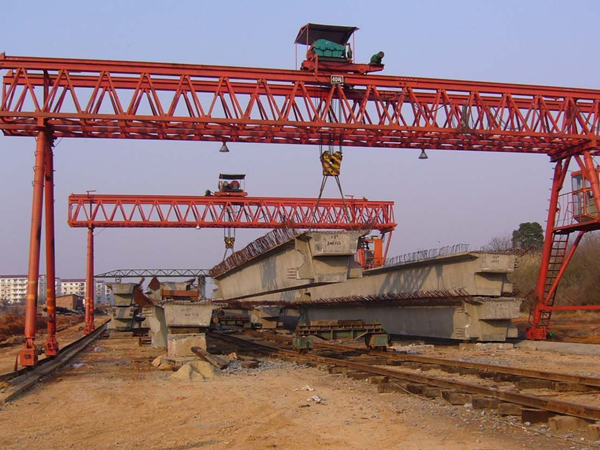 龙门吊起重机的操作人员应如何正确上岗?