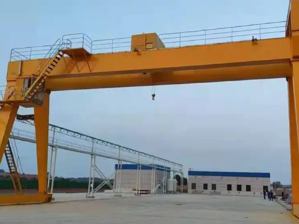 如何正确使用龙门吊门式起重机的限位器和保护装置?